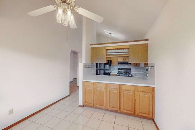Building Photo - Charming 3 bedroom 2 bath home in Northeas...