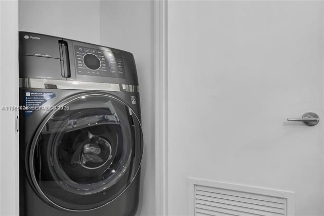 Building Photo - 480 NE 31st St