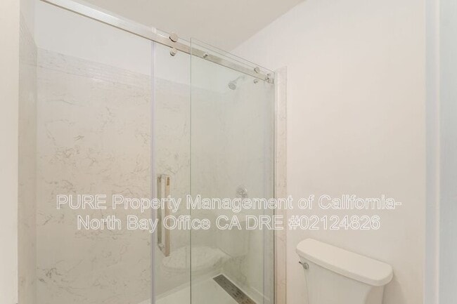 Building Photo - 629 Racquet Club Cir