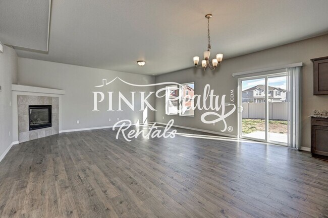 Building Photo - 10627 Hidden Pr Pkwy