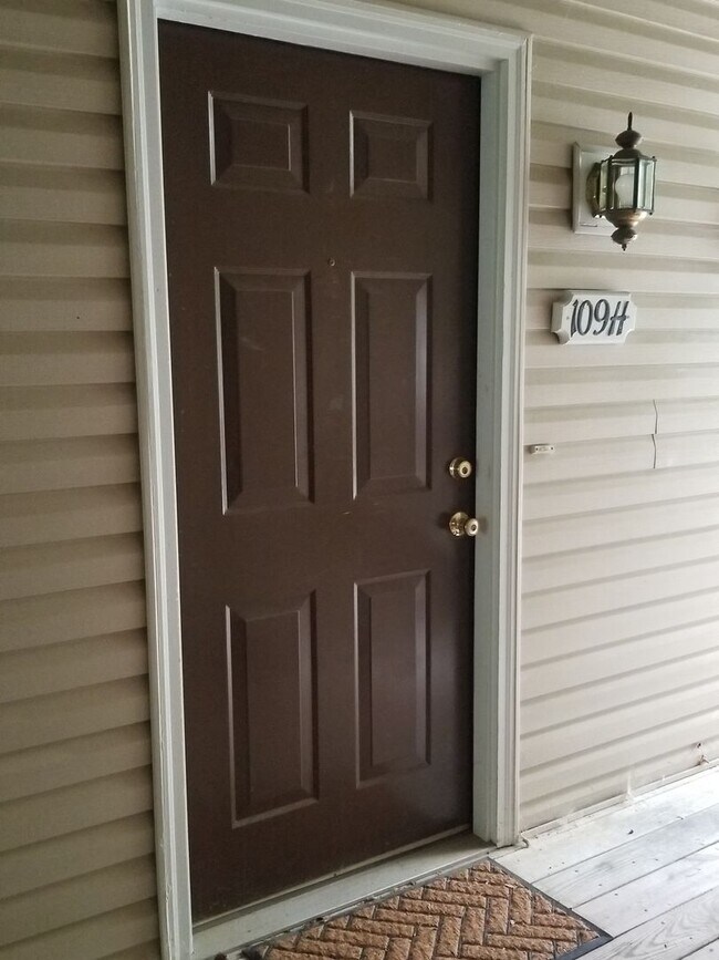 Building Photo - 109 Stratford Dr