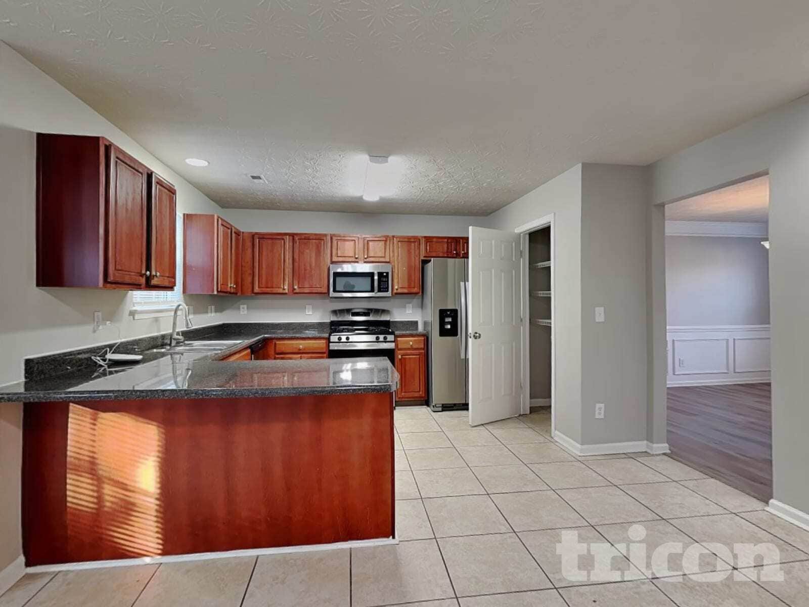 Building Photo - 5005 Eagle Creek Dr