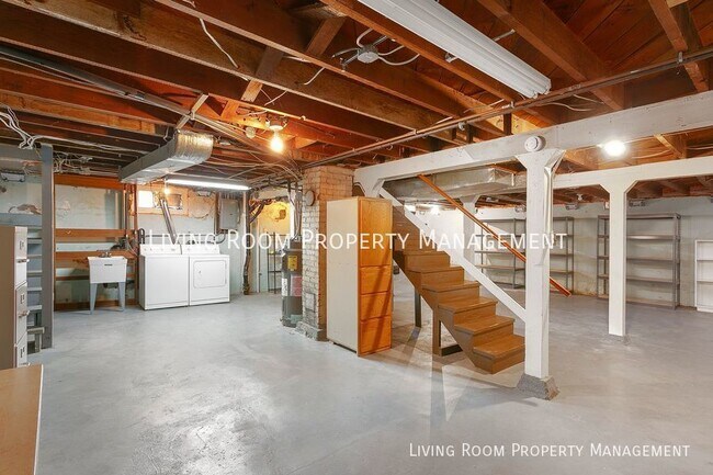 Building Photo - 2908 NE Skidmore St