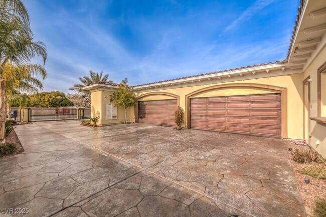 Building Photo - 2780 El Camino Rd