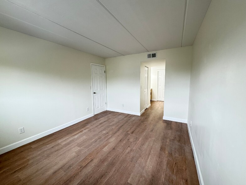 Building Photo - 3001 Thrush Dr