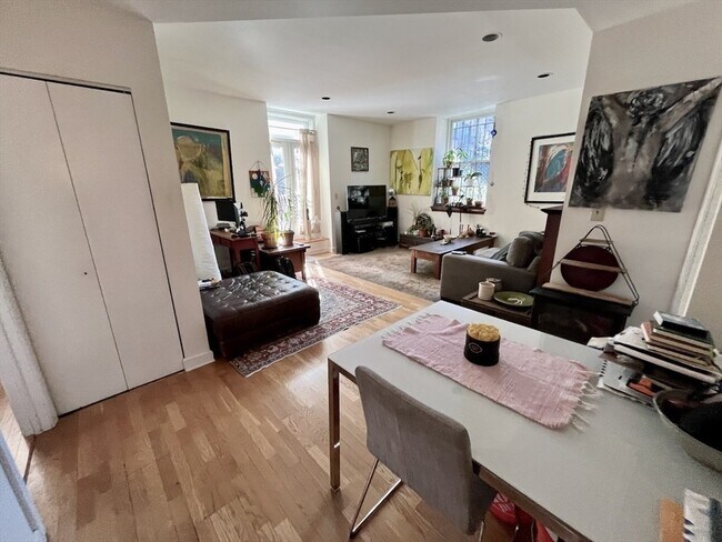 Building Photo - 130 Appleton St