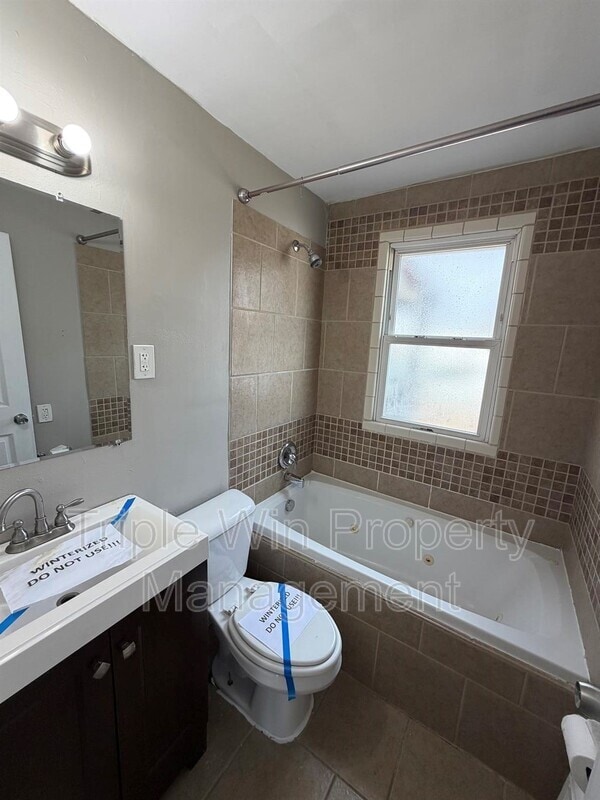 Building Photo - 8333 Whitewater Dr