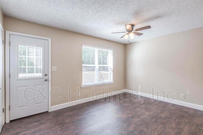 Building Photo - 644 Earthside Dr