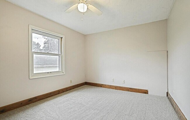 Building Photo - Beautiful 3 Bedroom, 1.5 Bath in Colonial West York!