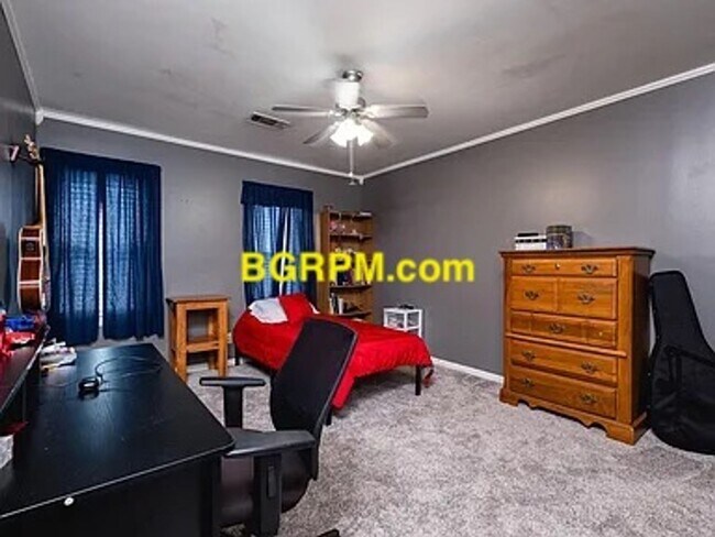 Building Photo - 4 BD 3 BA