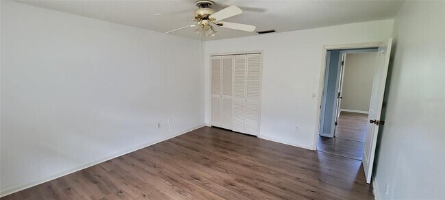 Building Photo - 1425 NE Old Mill Dr