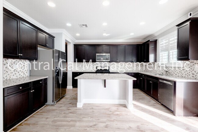 Building Photo - 5 Bedroom/3 Bath Home with Paid Solar System - $3095 Per month!