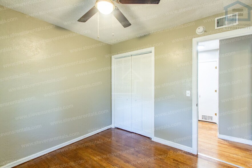 Building Photo - 2205 NW Smith Ave