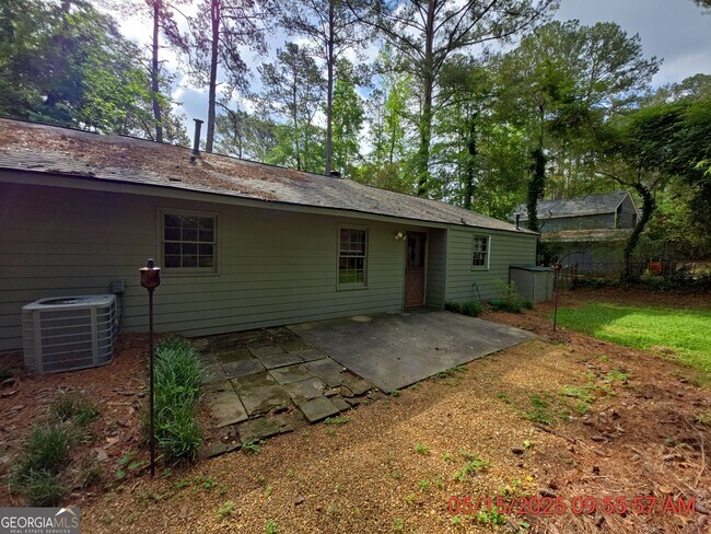 Building Photo - 3937 Woodland Cir SE