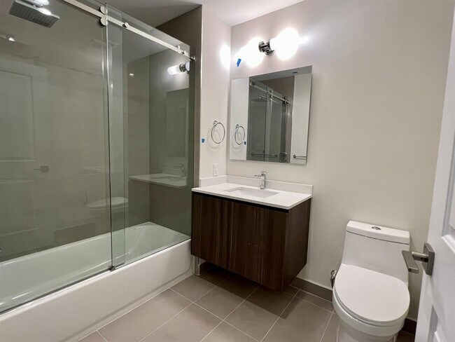 Building Photo - 1938 Jackson St