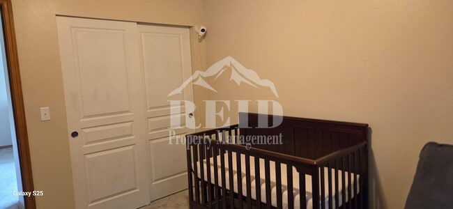 Building Photo - Central Valley Area - 2 Story Townhome 3Bed 2.5Bath