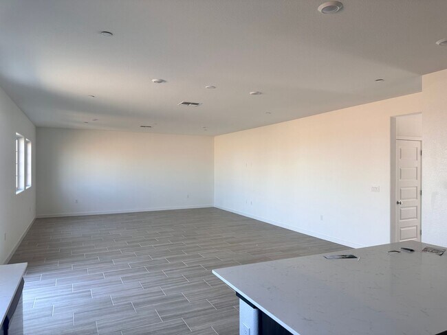 Building Photo - 1/2 off first full months rent with possession by 4/17/2026