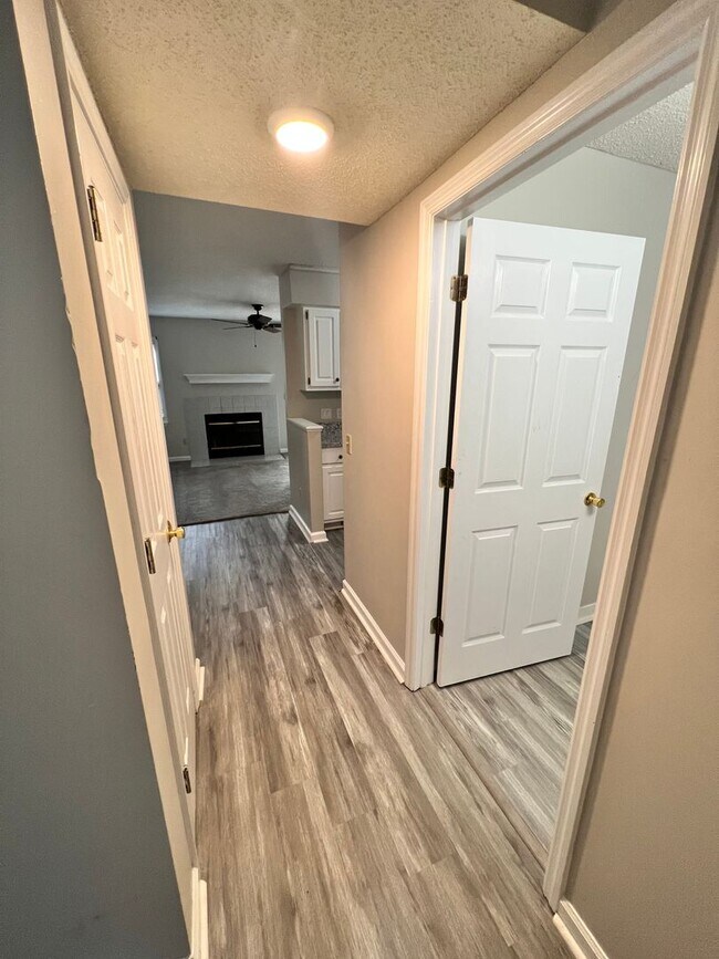 Building Photo - 575 Heritage Ct