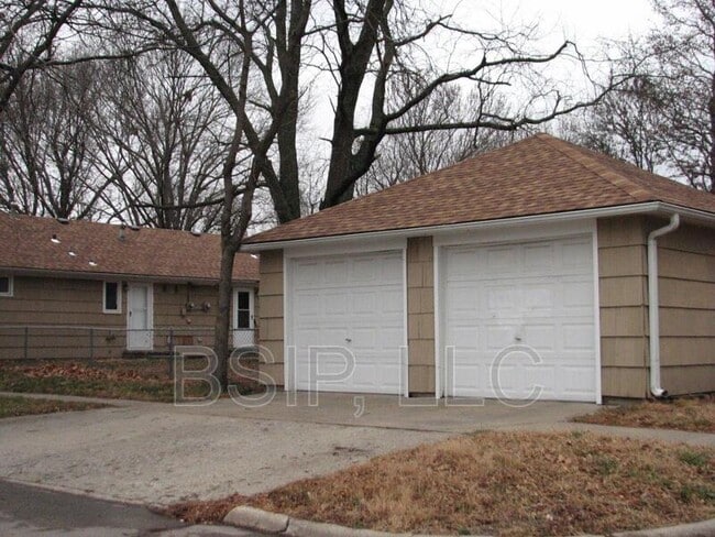 Building Photo - 502 NE Freeman Ave