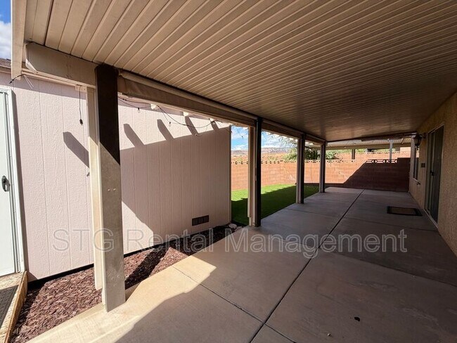 Building Photo - 923 Rolling Hills Rd