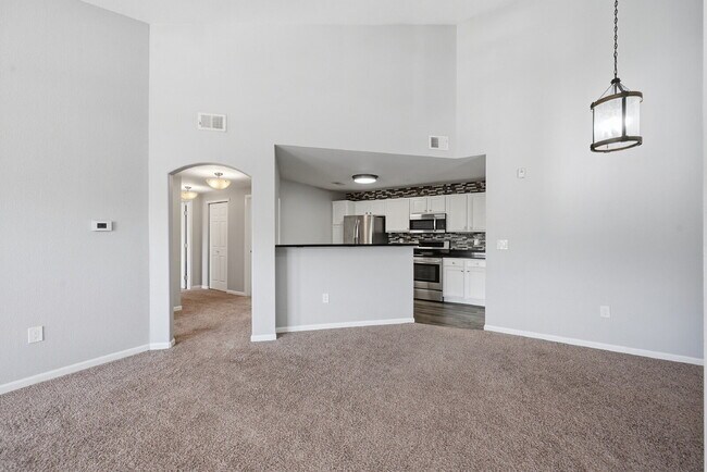 Building Photo - $1,695.95 with $300.00 off the first month's rent, $2 Beds - 2 Bath, Condo in Aurora with in Unit...
