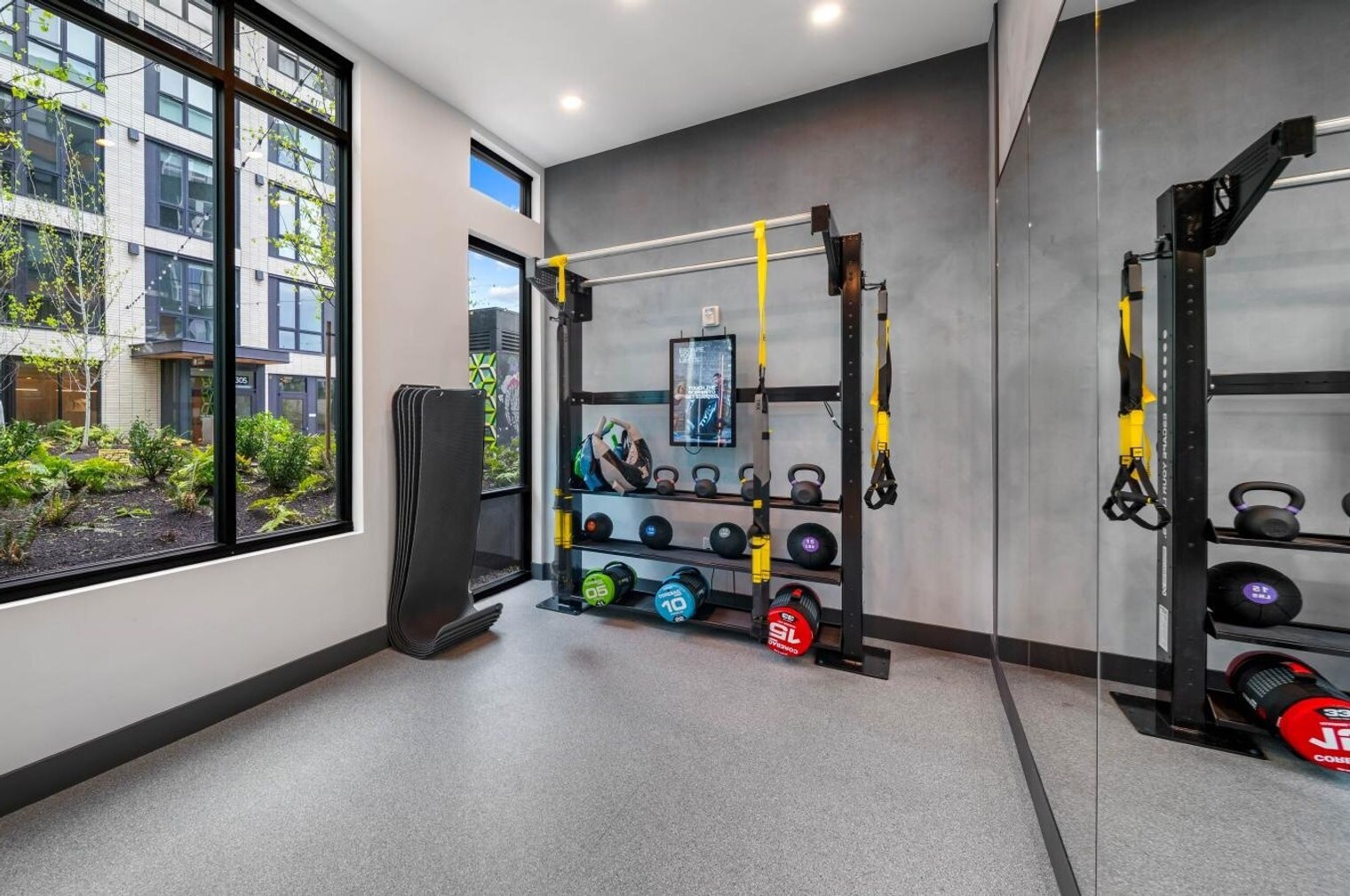 Building Photo - 17305 NE 67th Ct