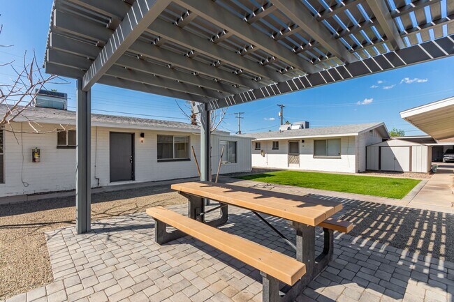 Building Photo - 1 Bed | 1 Bath -  Central Tempe Courtyard Style Unit