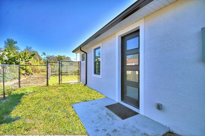 Building Photo - 550 Battle Ave