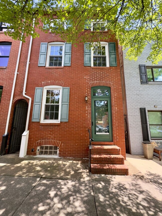Building Photo - 331 S Ann St