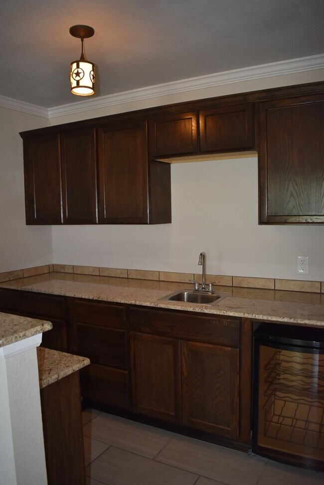 Building Photo - Beautiful Remodeled Home with 3 Bedrooms a...
