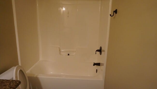 Building Photo - Beautiful and convenient