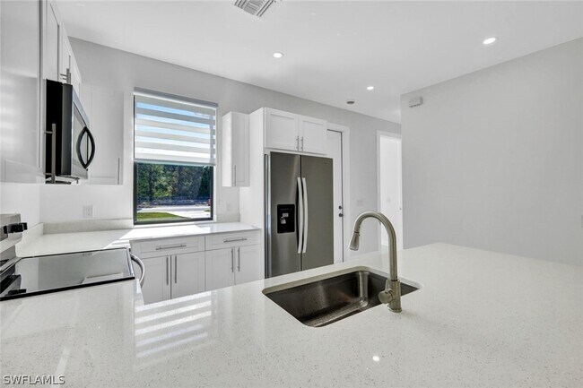 Building Photo - 430-432 Bell Blvd