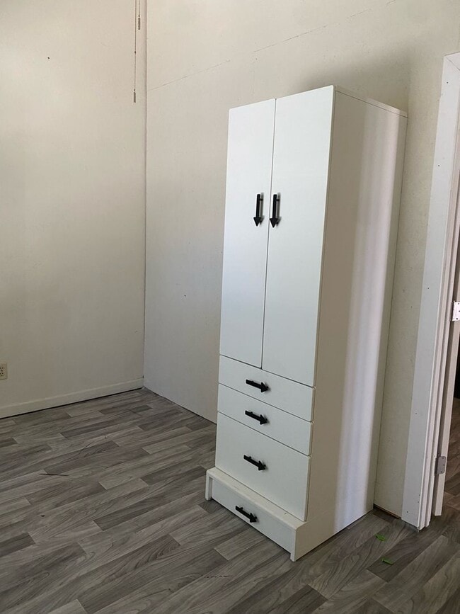 Building Photo - Newly remodeled