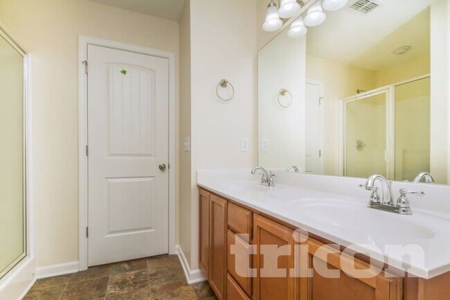 Building Photo - 1712 Colyn Avenue