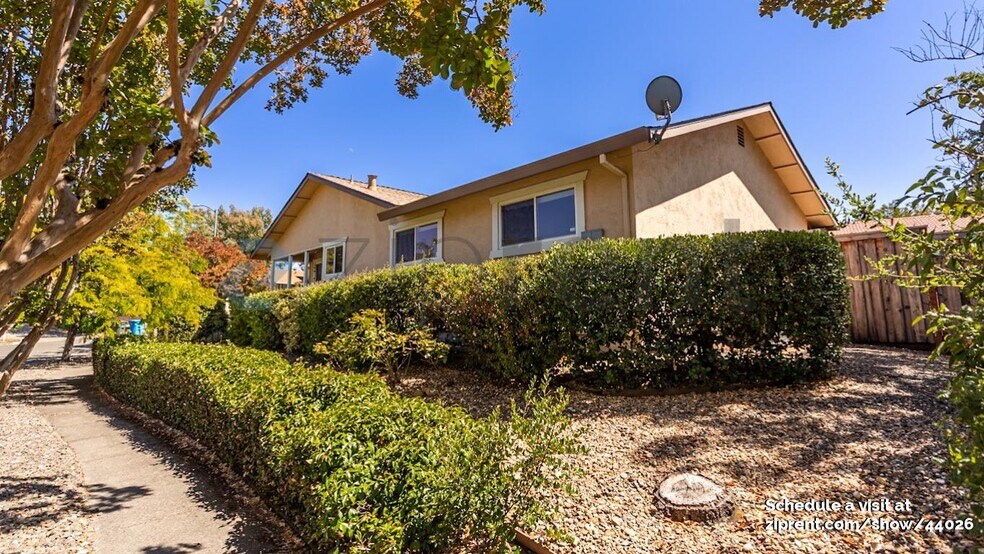 Building Photo - 5535 El Encanto Cir
