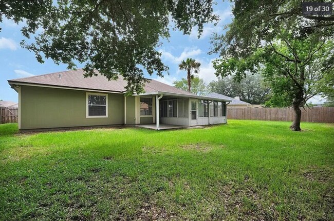 Building Photo - 3 Bedroom 2 Bathroom House with Garage Near Oakleaf