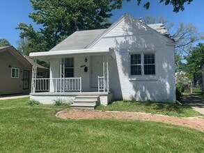 Building Photo - 20625 Kenosha St