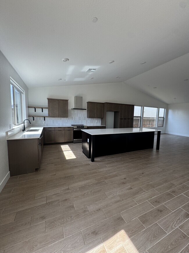 Building Photo - 7153 E Harvard Ave