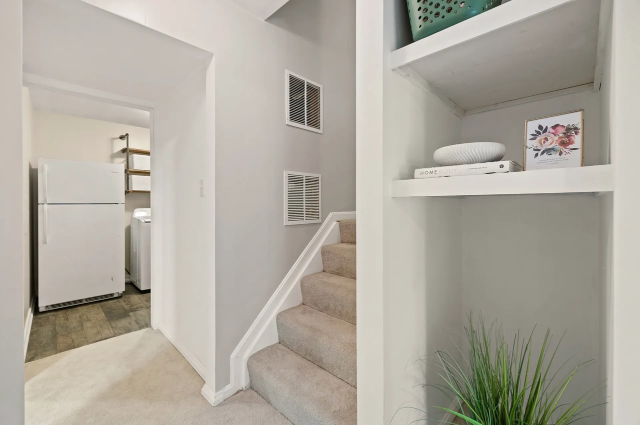 Hallway - 45537 Lake Haven Ter