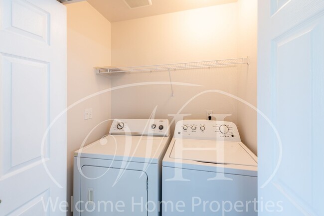 Building Photo - Enjoy the Open Floor Plan and Generous Storage in this College Place Duplex