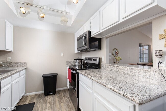 Building Photo - 5370 Angler Cir