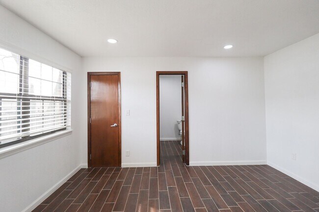 Building Photo - 4 Bed | 2 Bath in East Tulsa!