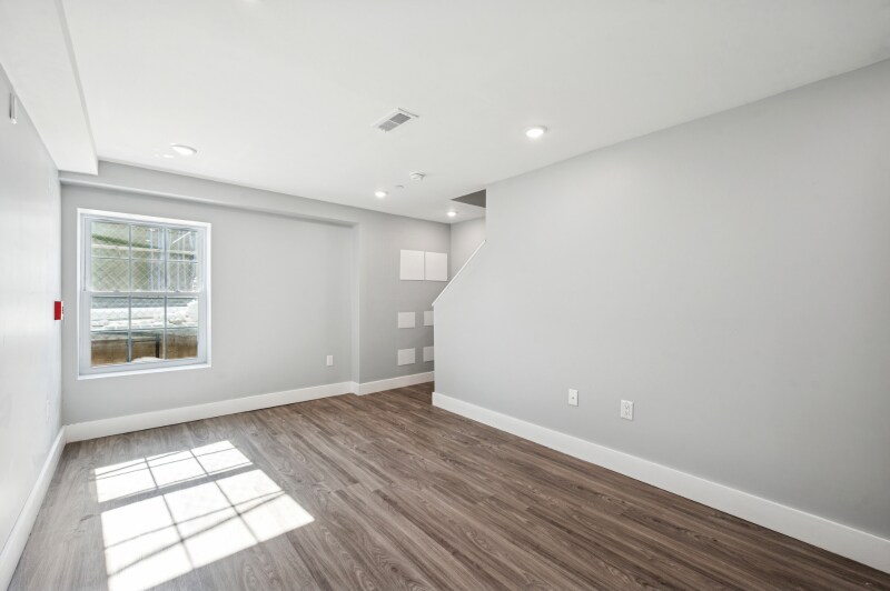 Building Photo - 707 W Cumberland St