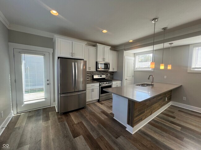 Building Photo - 4077 Rookwood Ave