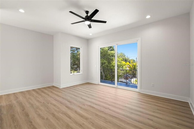 Building Photo - 1017 W Coral St