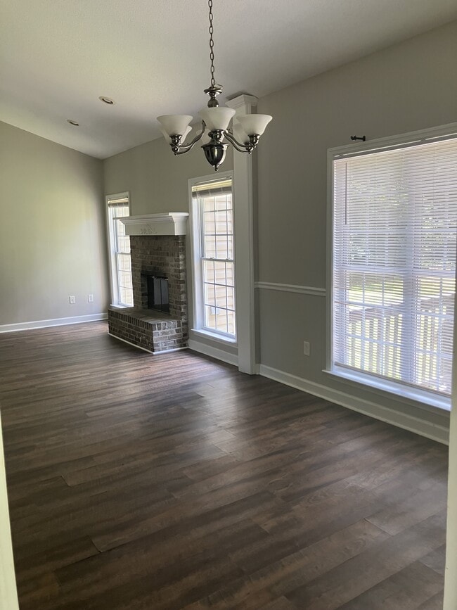 Building Photo - 318 Riverchase Dr