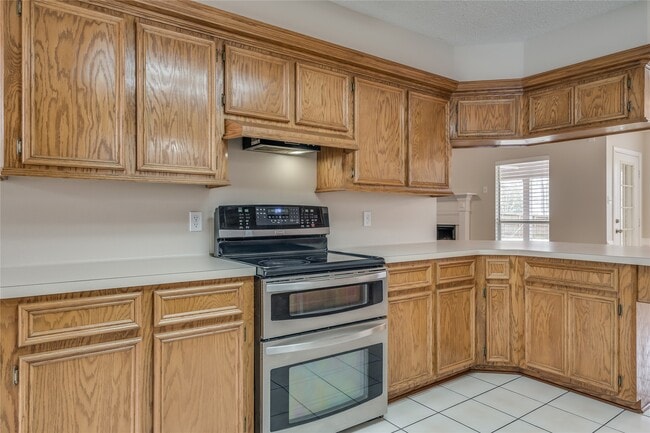 Building Photo - 2460 Pebblebrook Cir