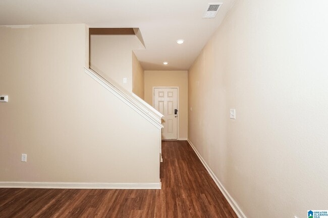 Building Photo - 605 Clover Cir