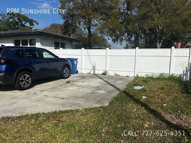 Building Photo - 4738 38th Ave N