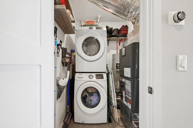 Building Photo - 306 New York Ave